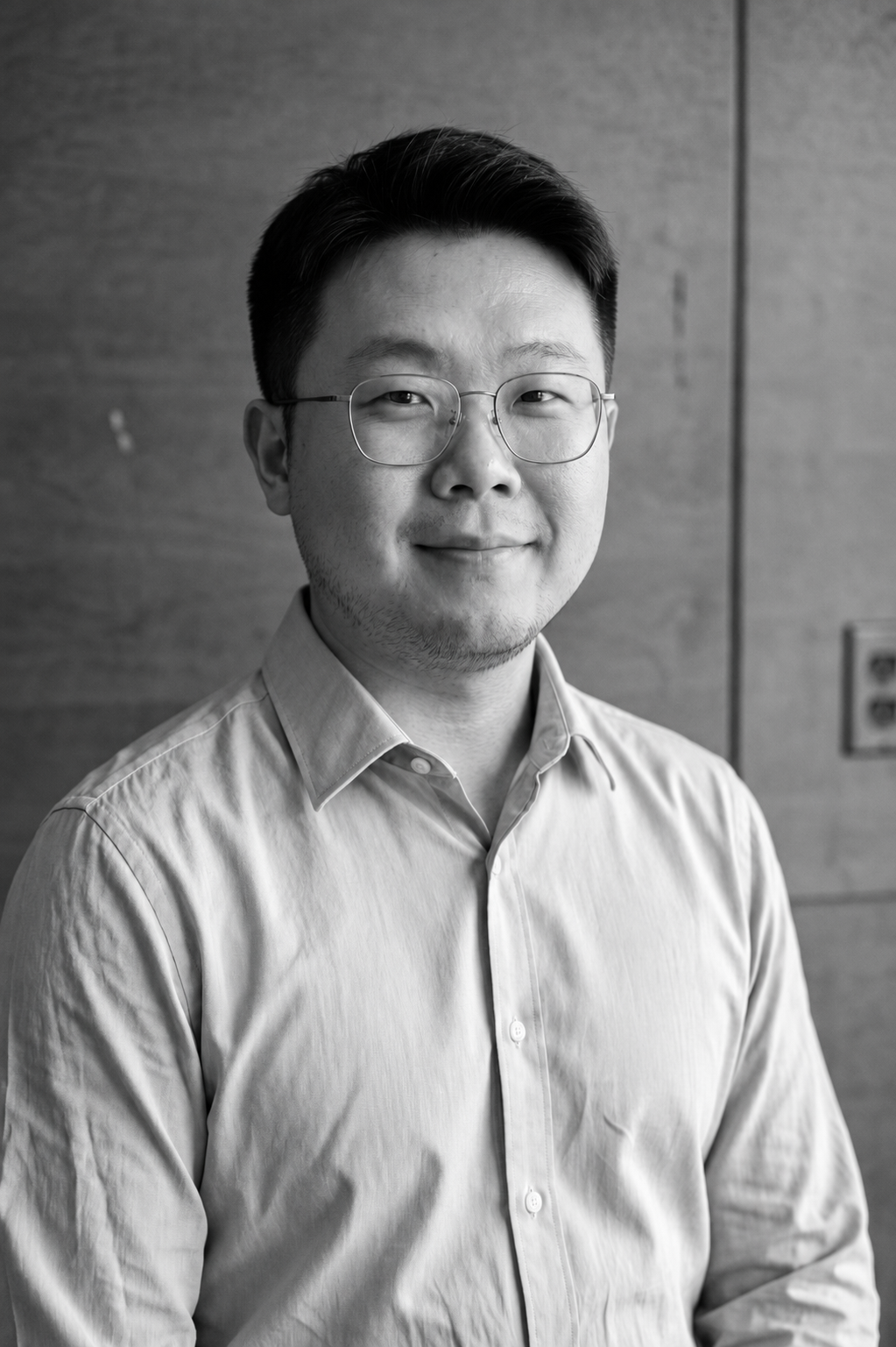 Warm monochrome portrait of Yichen Liu